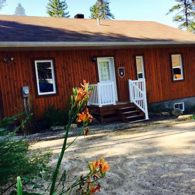 Chalet Le Cozy, Spa Et Sauna Notre-Dame-de-la-Merci Luaran gambar